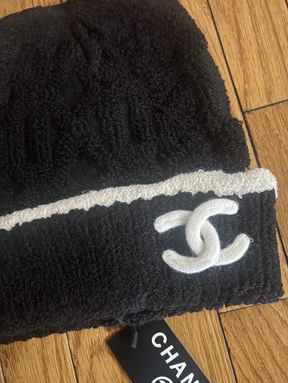 Chanel Black and white knitted Beanie - Picture 4 of 5